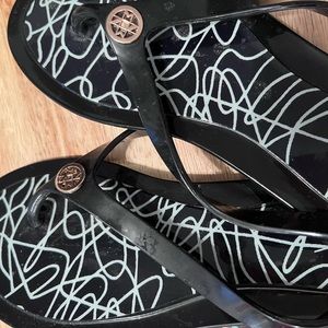 👚👖🥿💜 3-for-$10 💜👚👖🥿. 
Nicole Miller jelly flip-flops